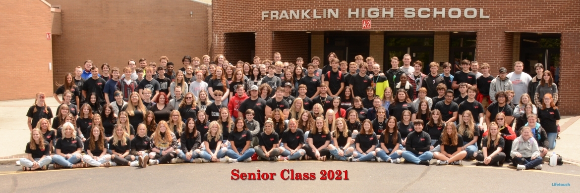Class of 2021 group picture in front of High School